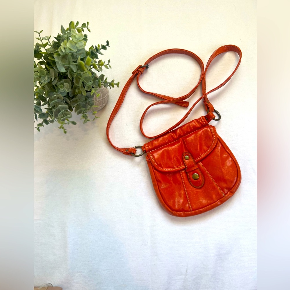 mark. Crossbody